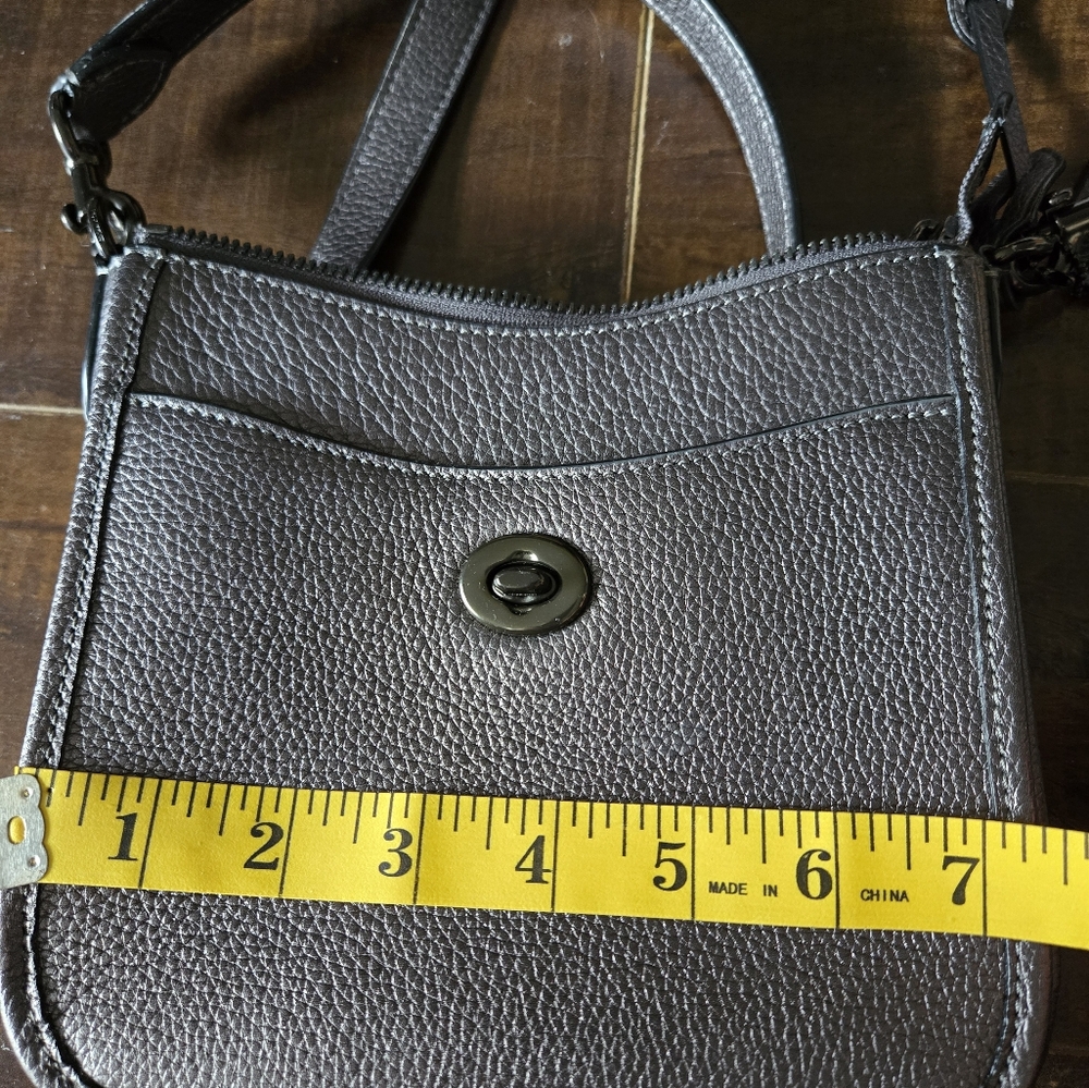 Elegant Gray Leather Crossbody Bag - Picture 6 of 7